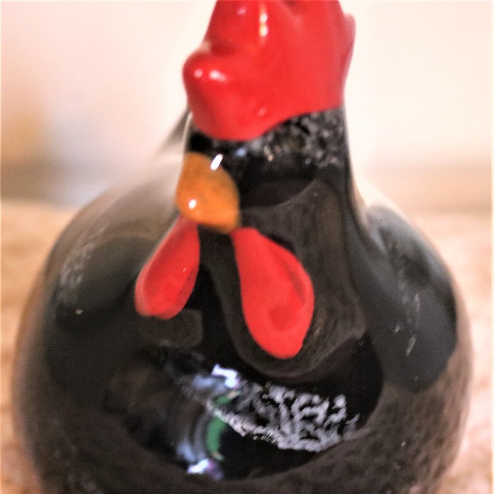 La Dolce Vita Hen House Collection Blck Chicken with White Sponge Marks Figurine